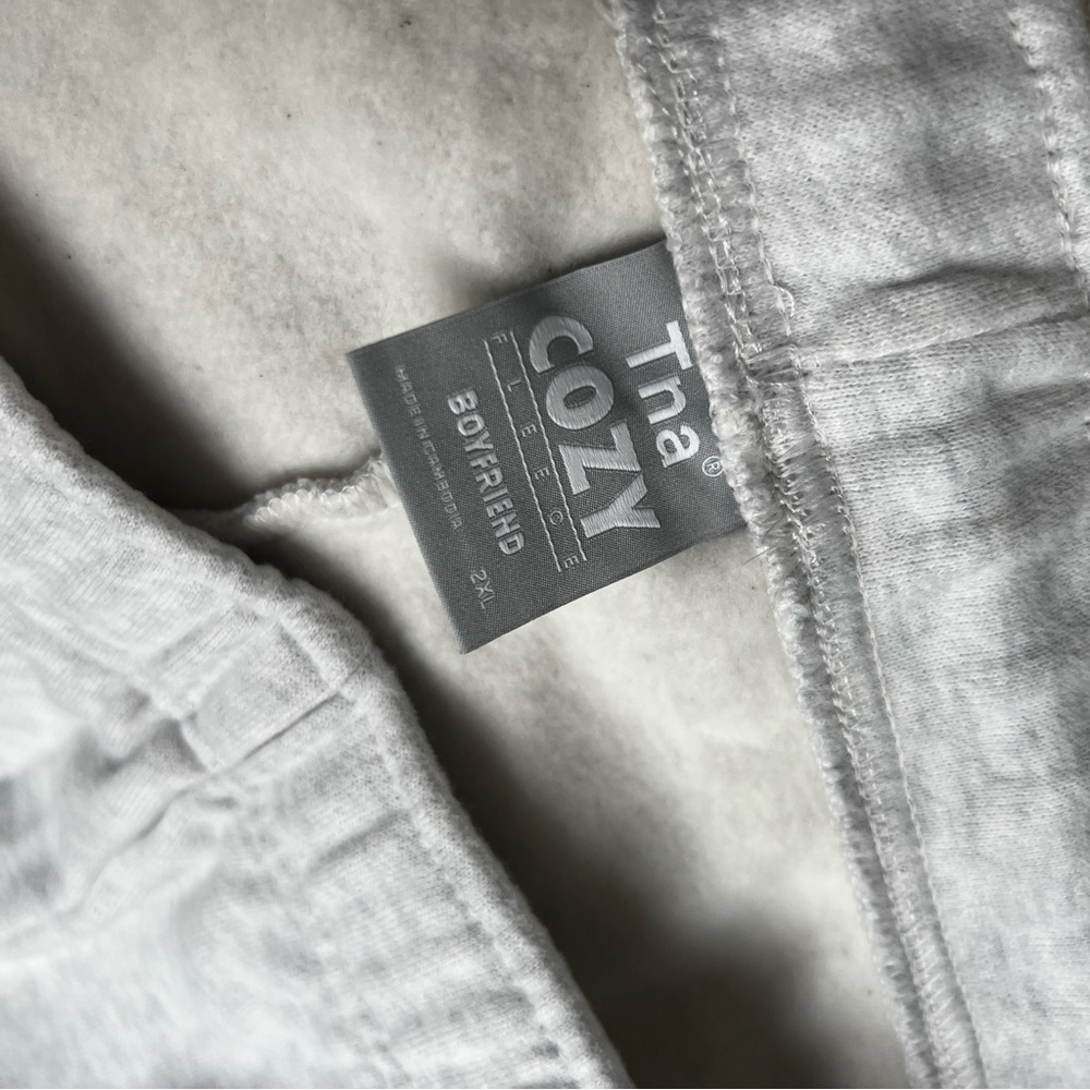 Aritzia TNA Cozy Boyfriend Basic Shorts 3” - Picture 4 of 4